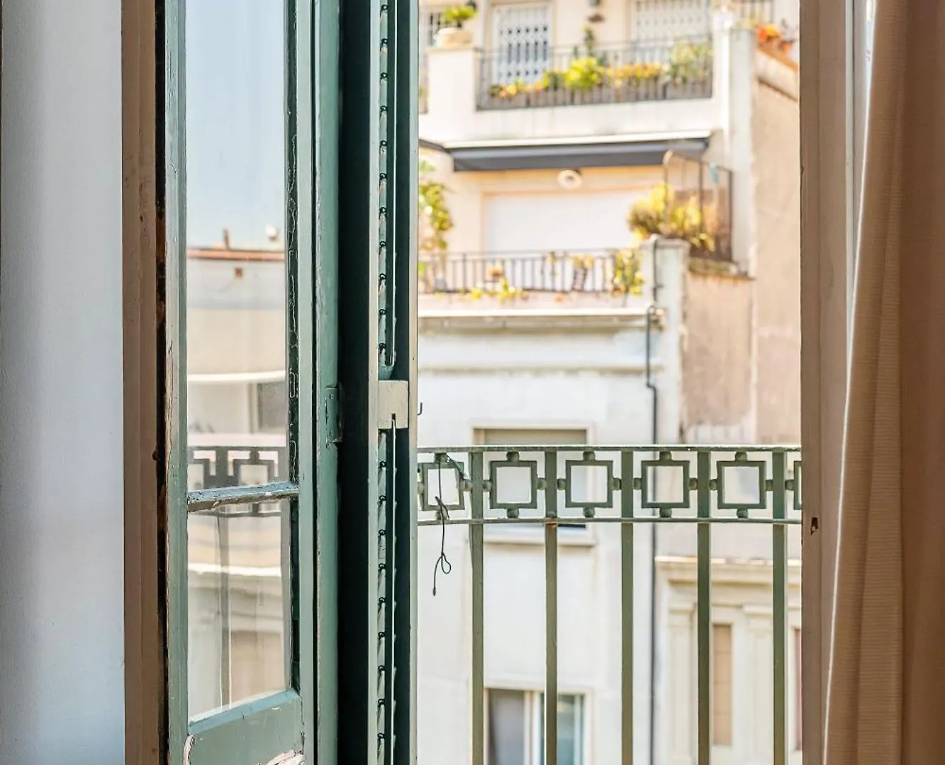 Canela Homes Barcelona Diputacio Spain